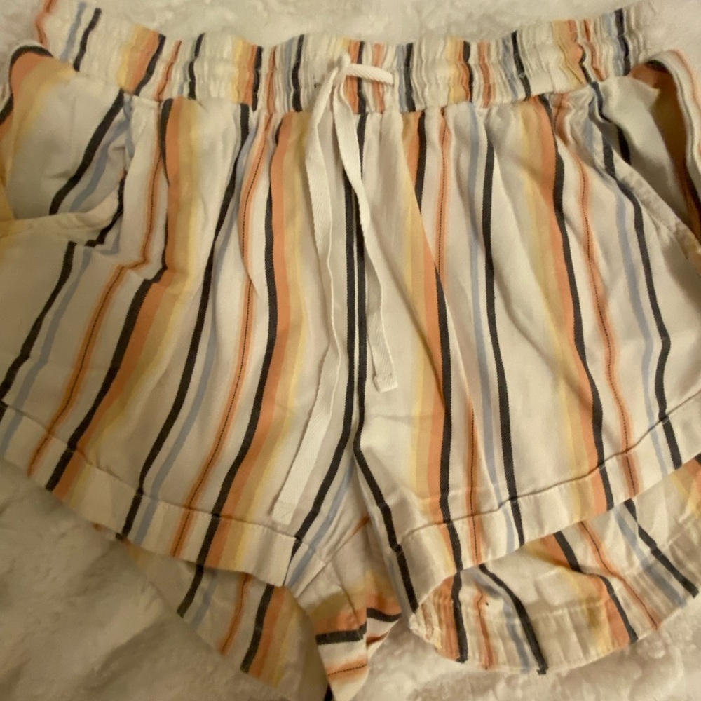 Girl’s cotton tie shorts